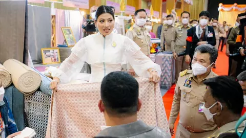 เจ้าฟ้าสิริวัณ พระราชทานลายผ้าสิริวชิราภรณ์