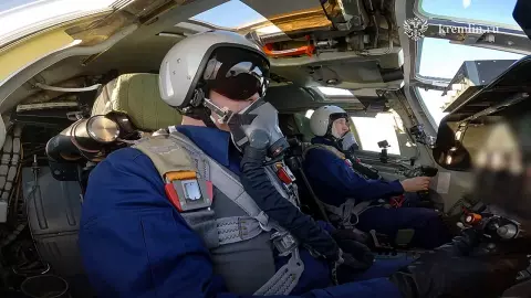 "ปูติน" ขึ้นทดสอบนั่งเครื่องบินทิ้งระเบิด