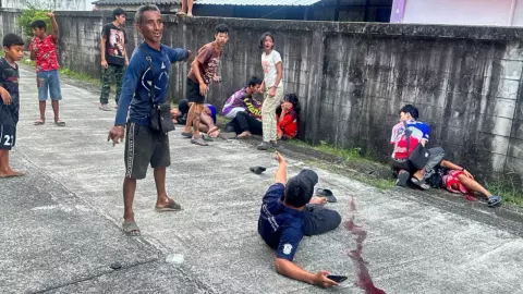 คนคอนนัดเคลียร์ค่าแชร์ เปิดศึกรุมตบ ยิงสนั่นกลางซอย เจ็บระนาว 7 คน 