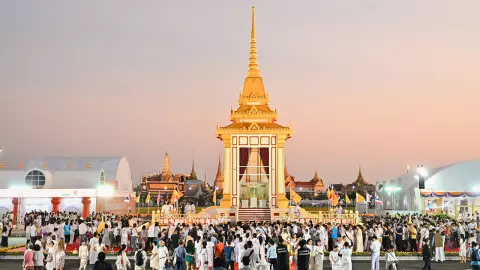 เชิญชวนเฝ้าฯ รับเสด็จ “ในหลวง-พระราชินี” สักการะ พระบรมสารีริกธาตุ พระอรหันตธาตุ พระราชทานไฟ