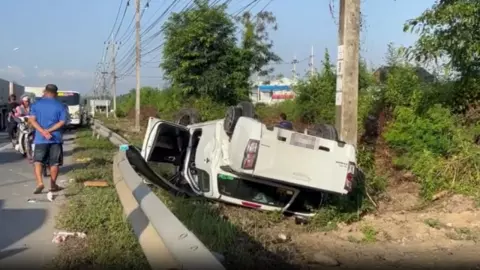 หวิดตายหมู่ กระบะตีนผี ซิ่งชนท้ายรถสองแถว นักเรียนเจ็บระนาว เกือบ 20 คน