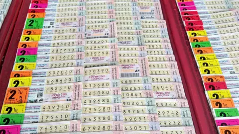 แม่ค้าหวยเชียงใหม่ บอก "เลขดังงวดนี้" 1/3/67 จาก "ทักษิณ" ขายดีเกลี้ยงแผง