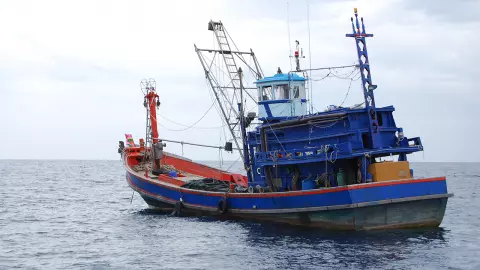 จุดหักเหเรือกับน้ำ