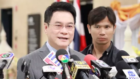 “จุรินทร์” ซัด รัฐบาลทำงานไม่ทันฝ่ายนิติบัญญัติ-อภิปรายฯอยู่ที่ก้าวไกล