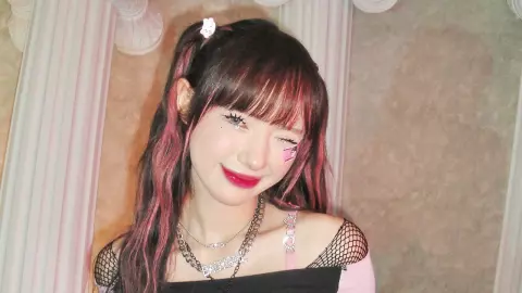 “พลอยชมพู” ส่งซิงเกิลใหม่ “Timeline” ฟีท “เลซี่ล็อกซี่” เติมสีสันให้บทเพลง