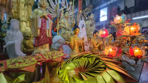 1 ปีมีครั้งเดียว วันเปิดคลังสมบัติ เจ้าแม่กวนอิม คอหวยแห่ส่อง "เลขเด็ด" ลุ้นโชค