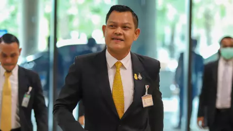 “ธนกร” จี้ ฝ่ายค้าน ไม่ใช้สภาฯ สร้างวาทกรรมการเมือง หลังจ่อยื่นซักฟอก
