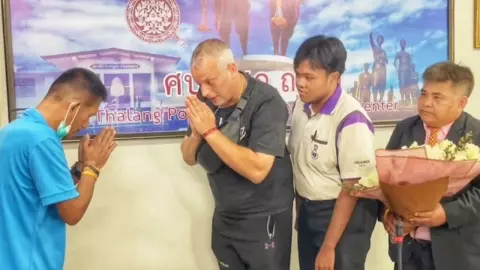 เดวิด ขอโทษคนขับแอมบูแลนซ์ รพ.ถลาง กรณีแจกฟัก หลังถูกเพิกถอนวีซ่า (คลิป)