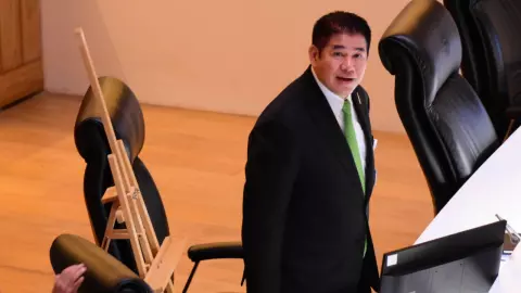 "ธรรมนัส" รับย้าย จนท.6 คน ส่อออก ส.ป.ก.มิชอบ-ยืมคำพูด ไม่มีจบแบบหล่อๆ