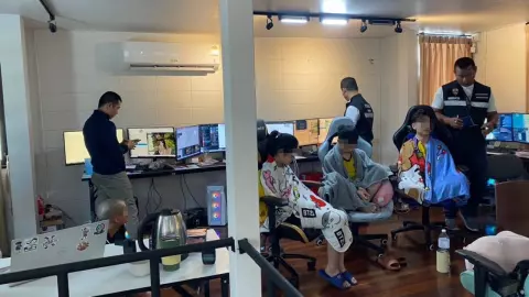 รวบยกแก๊งเวียดนาม ทำบ่อนออนไลน์ เช่าบ้านหรูย่านพระราม 9 แอดมินหาลูกค้า 24 ชม.