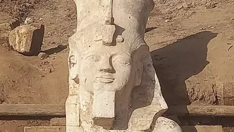 นักโบราณคดีอียิปต์ เผย พบท่อนบนรูปปั้นฟาโรห์รามเสสที่ 2 ที่หายไป