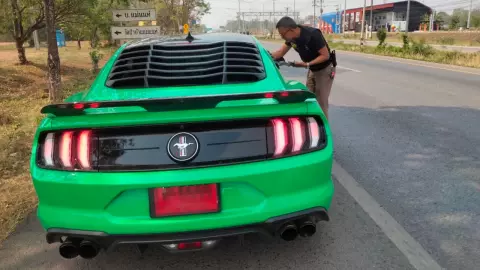 จับหนุ่มขับรถหรูฟอร์ด มัสแตง สวมทะเบียนปลอม สารภาพซื้อมา 5 พัน ร้านมือสอง