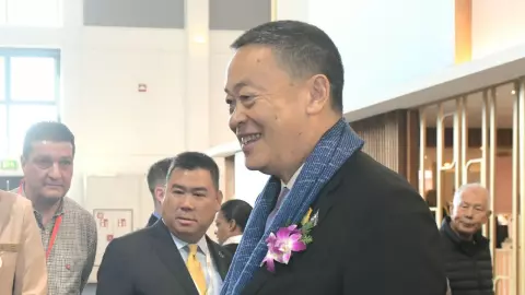 นายกฯ เลือกฝ้ายครามสกลนครคล้องคอ เชื่อมั่นปีหน้าไทยเป็นจุดหมายปลายทางระดับโลก