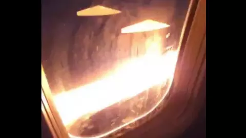 ระทึก บินยูไนเต็ด แอร์ไลน์ส เครื่องยนต์ไฟลุก ต้องวกกลับเมืองฮิวส์ตัน