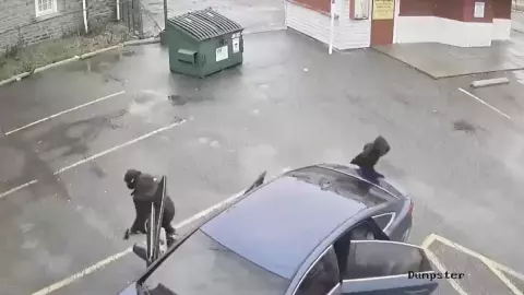 ตร.ฟิลาเดลเฟียเผยคลิปกลุ่มคนร้าย ขณะกราดยิง นศ.ที่ป้ายรถเมล์เจ็บ 8 ราย (คลิป)