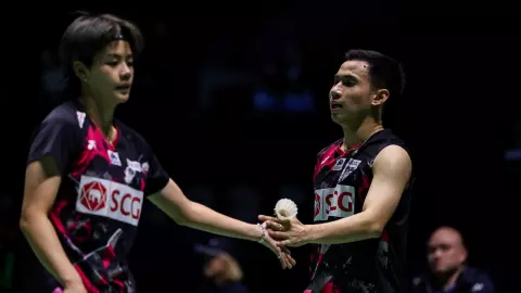 กระหึ่ม "บาส-ปอป้อ" พลิกกำราบมือ 1 โลก 2-1 ทะลุรอบตัดเชือก ขนไก่ "เฟรนช์ โอเพ่น 2024"