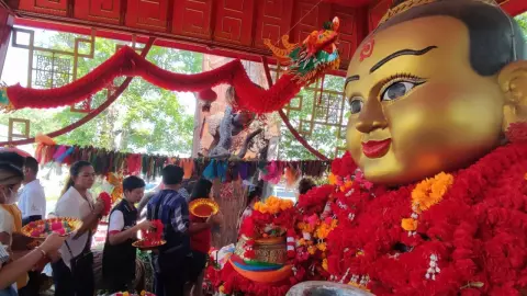 มาแก้บน "กุมารทองเจ้าสัวเฮง" หลังได้โชคหลักล้าน ไม่พลาดขอ "เลขเด็ด" ลุ้นอีก