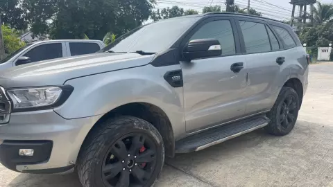 แม่ค้าคนดังใจสลาย รถพุ่งขึ้นฟุตปาท ชนลูกชายดับ คู่กรณีไม่จอดลงมาดู