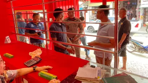 อดข้าว 5 วัน พลทหารตาลาย บุกชิงทอง นำเงินซื้อเสื้อ ตัดผม ก่อนถูกรวบ (คลิป)