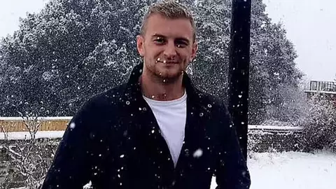 เศร้า หนุ่ม UK ล้ม-เส้นเลือดขาด เสียชีวิตในงานฉลองหมั้นของตัวเอง