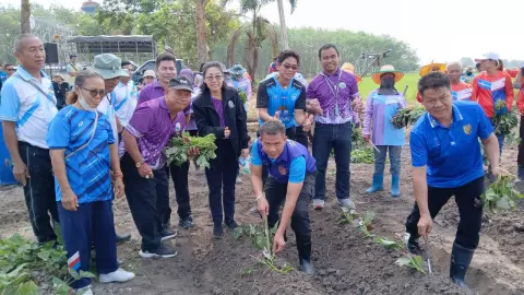 อบต.ตาขัน จัดงานวันมันเทศฯ ปีที่ 21 หนุนให้ปลูกพืชอัตลักษณ์ของตำบล