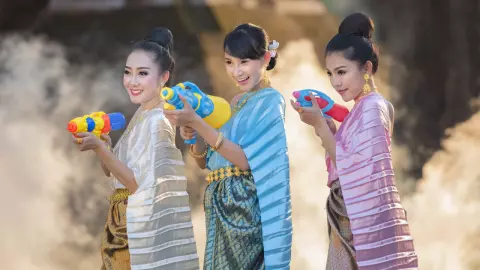 ประวัติวันสงกรานต์ 2569 มีความเป็นมาอย่างไร สรุปย่อแบบเข้าใจง่าย 