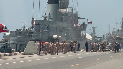 ด่วน ไฟไหม้ ร.ล.คีรีรัฐ ขณะจอดเทียบท่า ทหารหนีตายวุ่น สำลักควัน 8 นาย (คลิป)