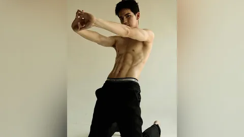 จ้องตาแตก นักแสดงหนุ่มอวดหุ่นสุดแซ่บ กว่าจะได้ร่างนี้ต้องยอมหลายอย่าง