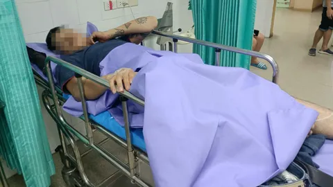 นายทหารรำคาญวงสุราหน้าบ้าน พกปืนไปถาม ลั่นใส่พุงขี้เมา เจ็บ 1 