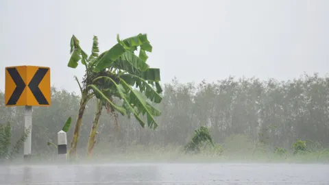 อุตุฯ เตือน "พายุฤดูร้อน" ฉบับ 3 เช็กจังหวัดได้รับผลกระทบ 19-20 มี.ค.