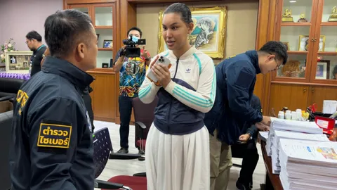 ตร.นำตัว “แอนนา วรินทร” ส่งอัยการฟ้อง ทำกล่องสุ่มทองทิพย์หลอกลวงปชช. (คลิป)