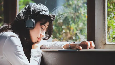 15 เพลงอกหักผู้หญิงร้องซึ้งๆ ยิ่งฟัง ยิ่งเศร้า เปิดเบาๆ ก็ร้องไห้ได้