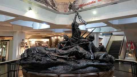 ลัดเลาะเมืองคนกล้า