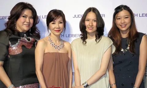 เปิดกรุ จูดิธ ลีเบอร์กระเป๋าประดับเพชร