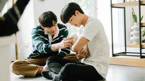 โมเมนต์ใจฟู น้องหมาสื่อรัก “จูเนียร์-ฟลุ๊คจ์” โอบกอดใกล้ชิด ในซีรีส์ "คุณได้ไปต่อ"