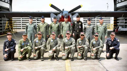 ผบ.คปอ. ตรวจเยี่ยมการปฏิบัติการบินควบคุมไฟป่า กองบิน 41 เพื่อช่วย ปชช.