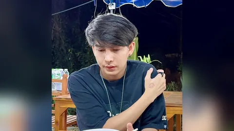 นักร้องหนุ่ม รับโกรธมาก เจอชาวเน็ตทักลูกสาวเป็นออทิสติกเทียม 