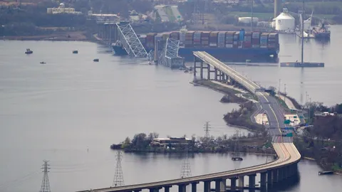 เผย 7 นาทีสุดระทึก ช่วยชีวิตคนได้จำนวนมาก ก่อนเรือชนสะพานบัลติมอร์