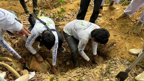 ดราม่าทำบุญล้างป่าช้า สุสานชาวมอแกน ยันไม่ใช่ศพไร้ญาติ ด้านมูลนิธิแจงแล้ว