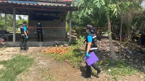 ลูกฆ่าแม่ฟันคอจนขาด หิ้วหัวไปสับเละ ก่อนถูกชาวบ้านรุมจับ ส่งตำรวจ