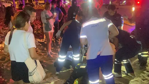 ดูดกัญชา 2 มวน นทท.ออสเตรเลียวิ่งลงทะเลพัทยา จมน้ำโคม่า 