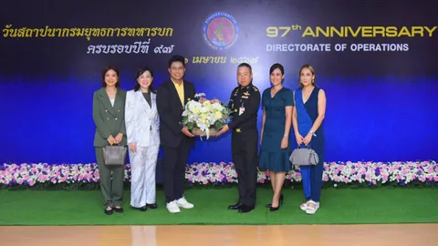 พิธีกรข่าวร่วมแสดงความยินดีวันคล้ายวันครบรอบสถาปนากรมยุทธการทหารบกปีที่ 97
