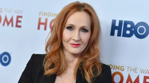 เจ.เค. โรว์ลิง "ท้าให้ตำรวจจับ" ประเด็นกฎหมายอาชญากรรมความเกลียดชัง