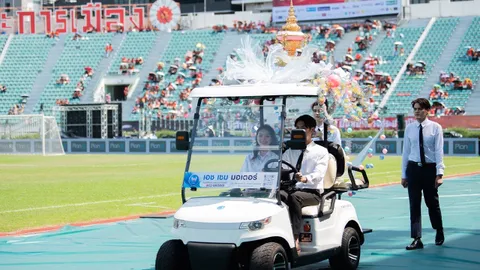 ฝ่ายจัดฟุตบอลสานสัมพันธ์ “จุฬาฯ-ธรรมศาสตร์” แจงเหตุ ใช้รถกอล์ฟอัญเชิญ “พระเกี้ยว”