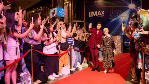 บรรยากาศงานกาล่าพรีเมียร์ “หลานม่า” แฟนคลับแห่ส่งกำลังใจให้ บิวกิ้น