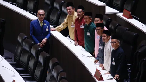 สส.ประชาชาติ แต่งกาย ชุด "มลายู" ร่วมประชุมสภา ให้เกียรติ "ชาวมุสลิม" 