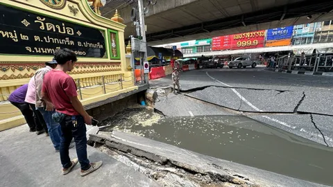 ถนนทรุด (คลิป)