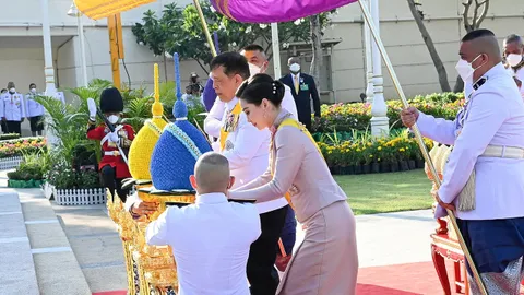 ในหลวง-ราชินี เสด็จพิธีวันจักรี ปฐมราชานุสรณ์ เชิงสะพานพุทธ และวัดพระแก้ว