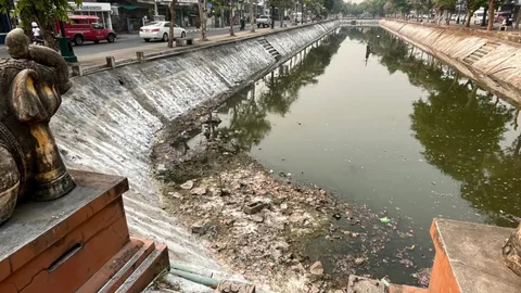 สงกรานต์เชียงใหม่ เทศบาลพร่องน้ำคูเมือง พบบางจุดสกปรก ใช้ได้ 12 เม.ย.นี้