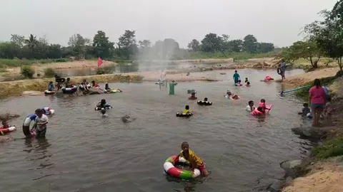 ผู้คนนับพันหนีอากาศร้อน พาลูกจูงหลาน เล่นน้ำแก่งเกาะใหญ่น้ำแม่วงก์ที่นครสวรรค์